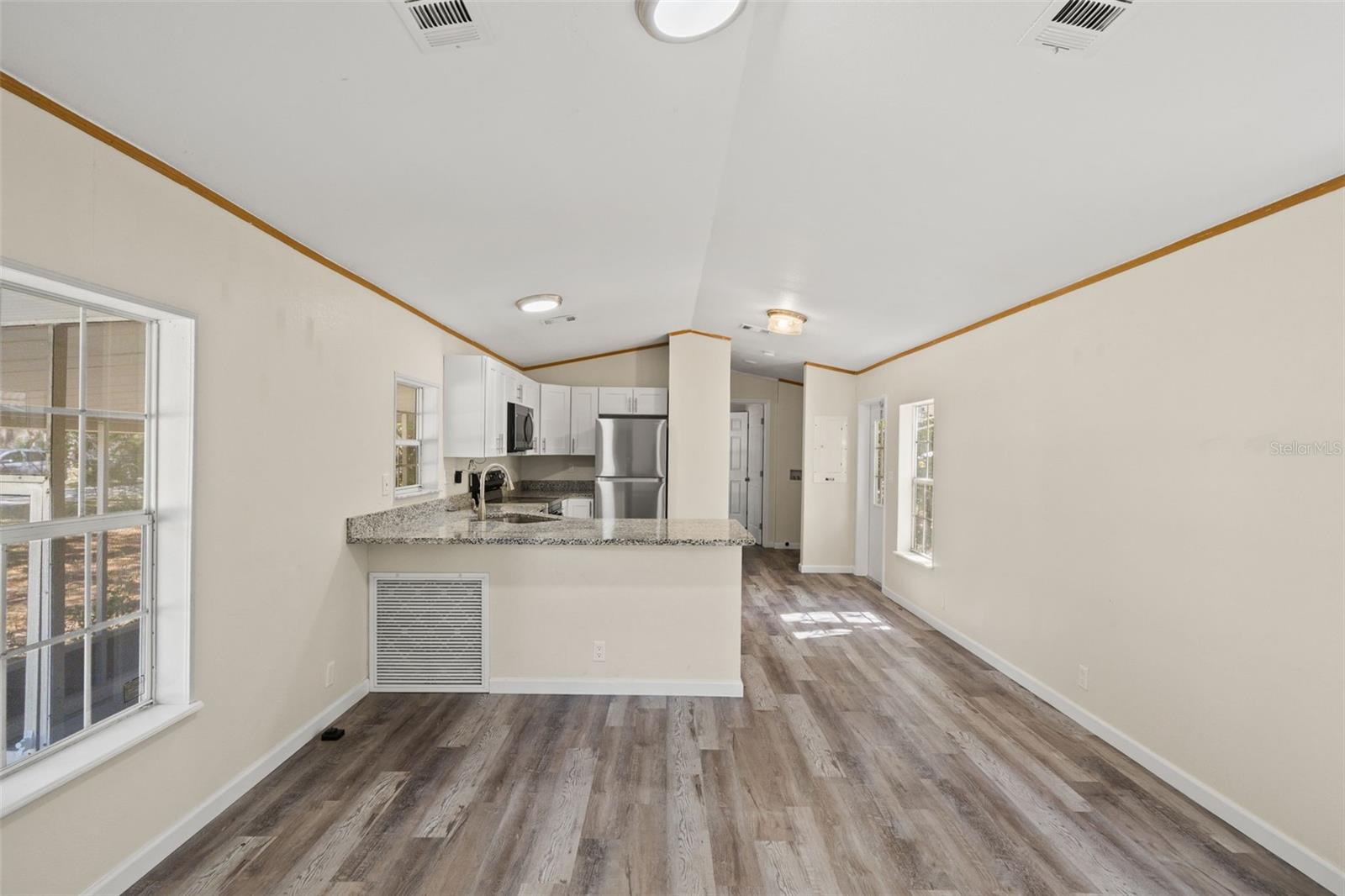 3345 Ballard St Property Photo 8