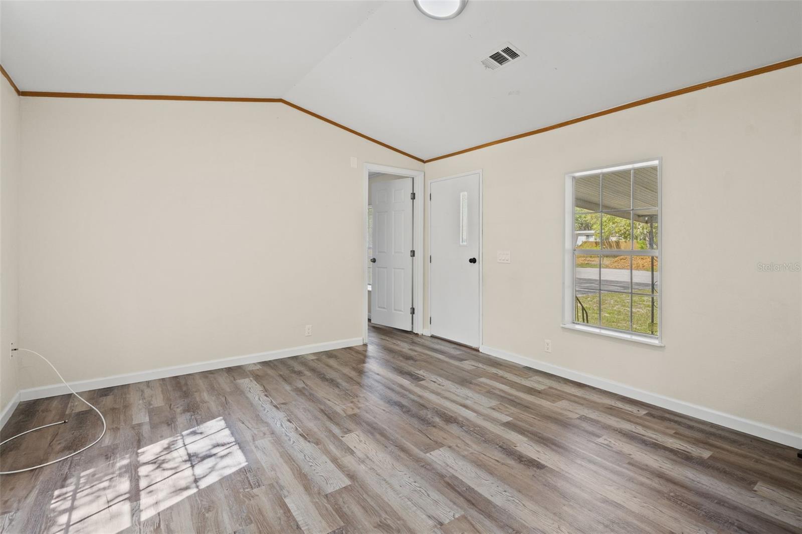 3345 Ballard St Property Photo 9