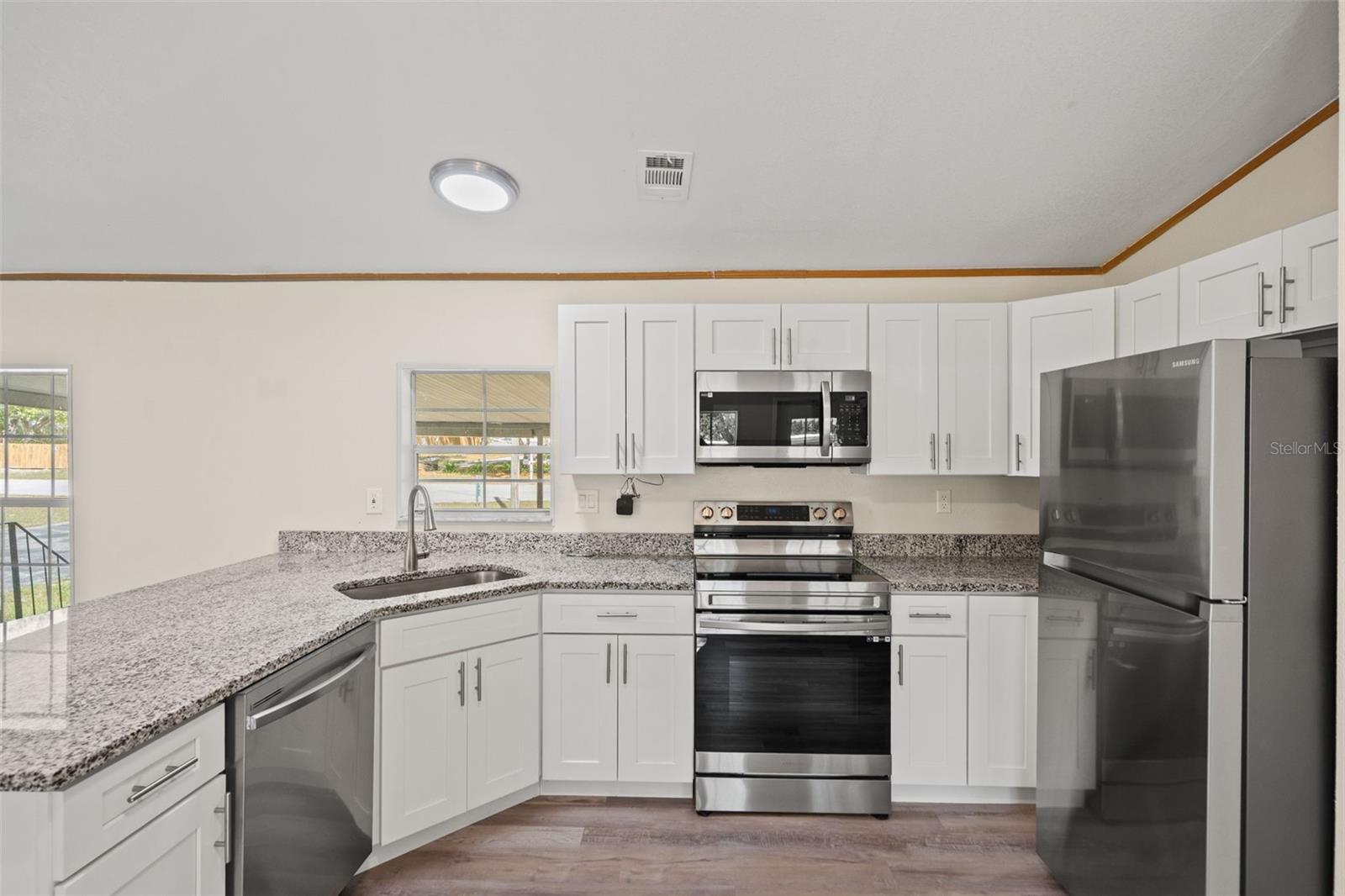3345 Ballard St Property Photo 10