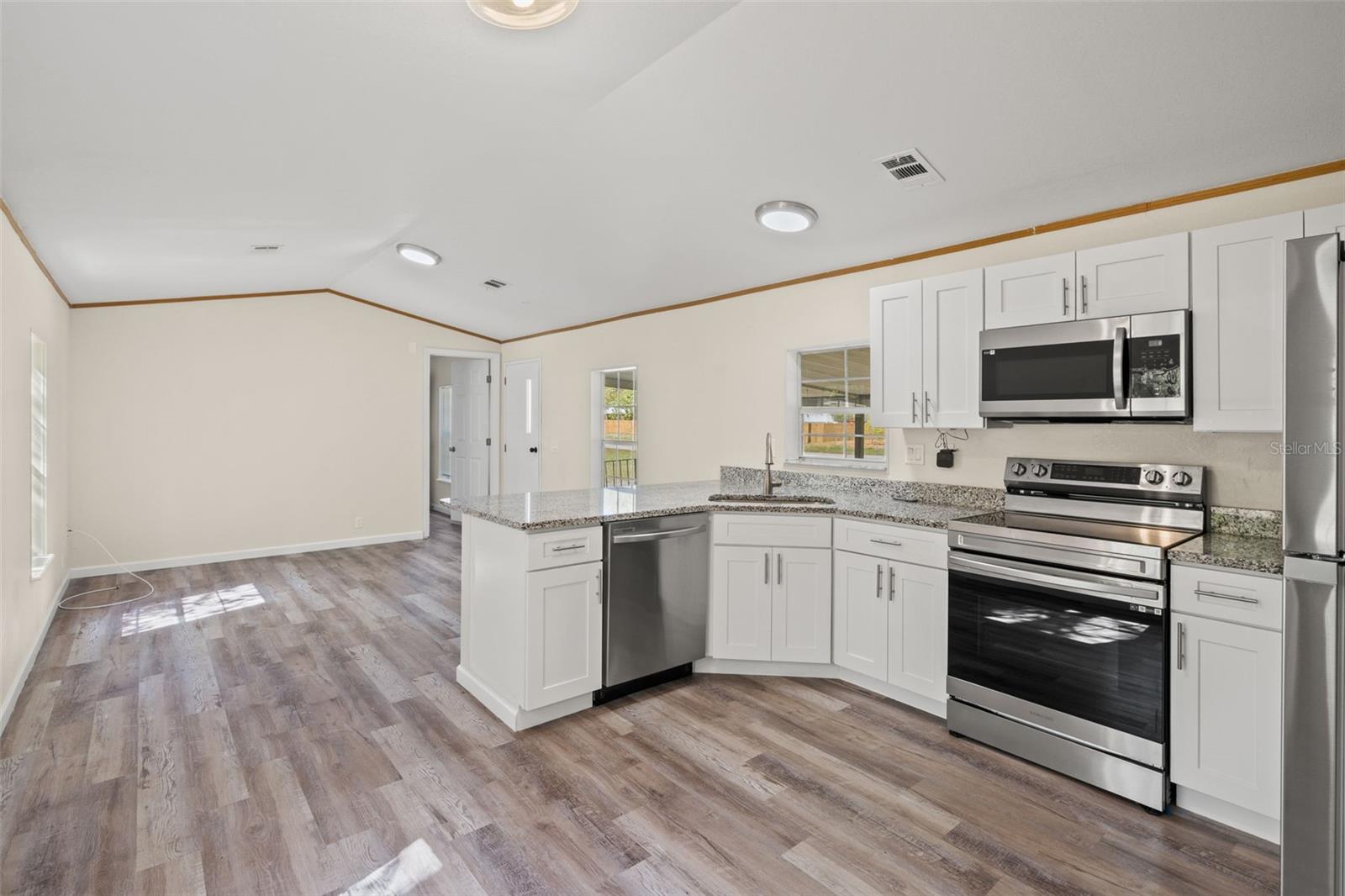 3345 Ballard St Property Photo 11