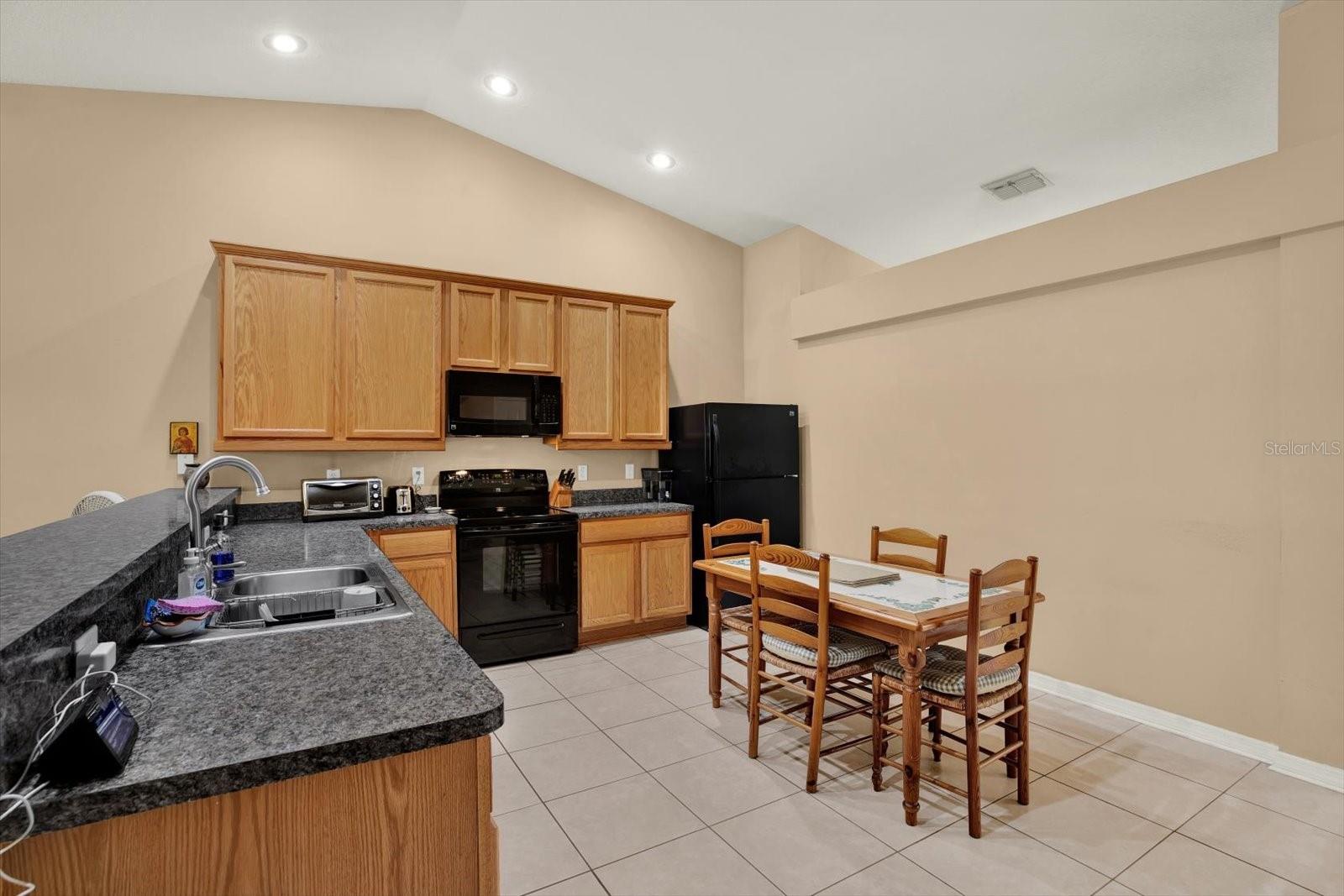 5477 Colchester Ave Property Photo 11