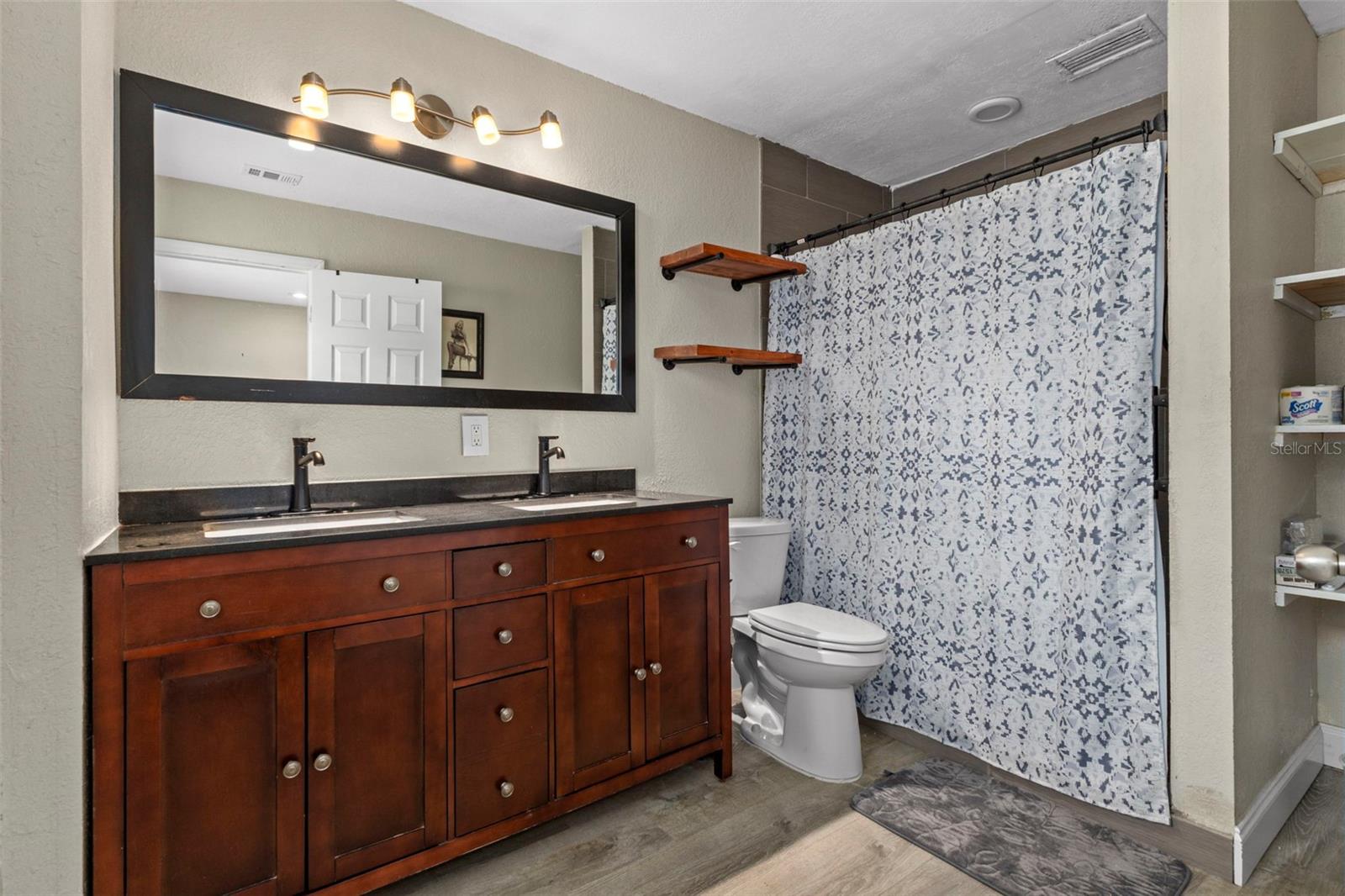 7367 Gates Cir Property Photo 23
