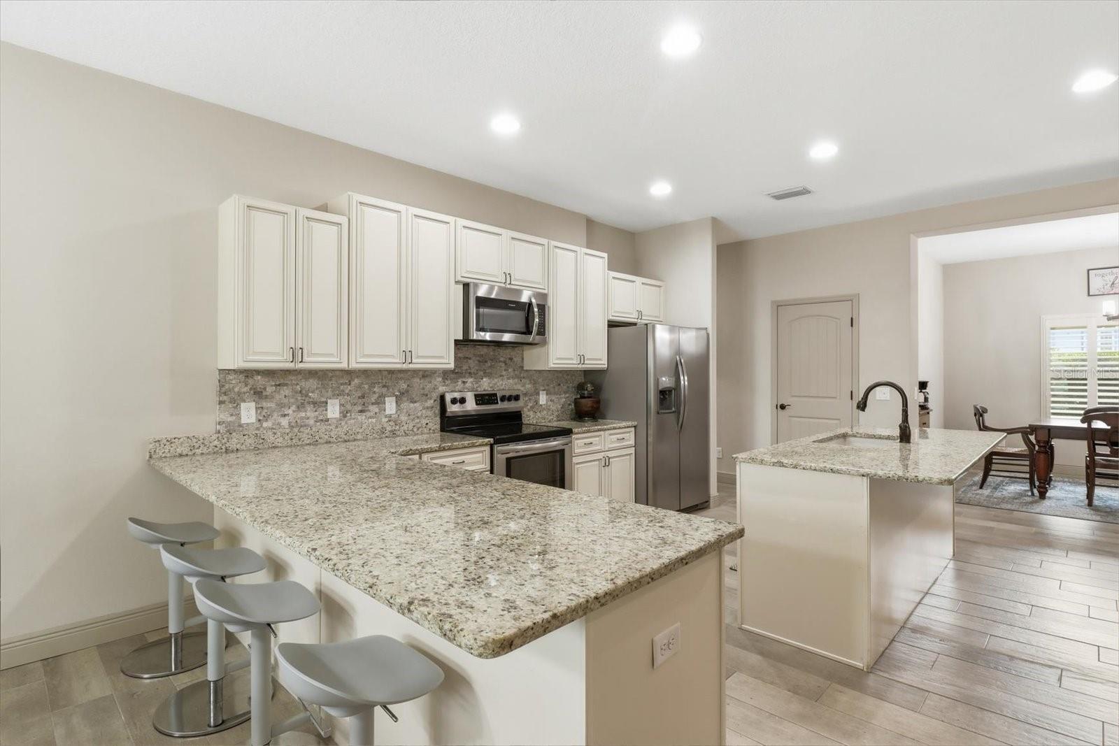 W7884646 Property Photo 14