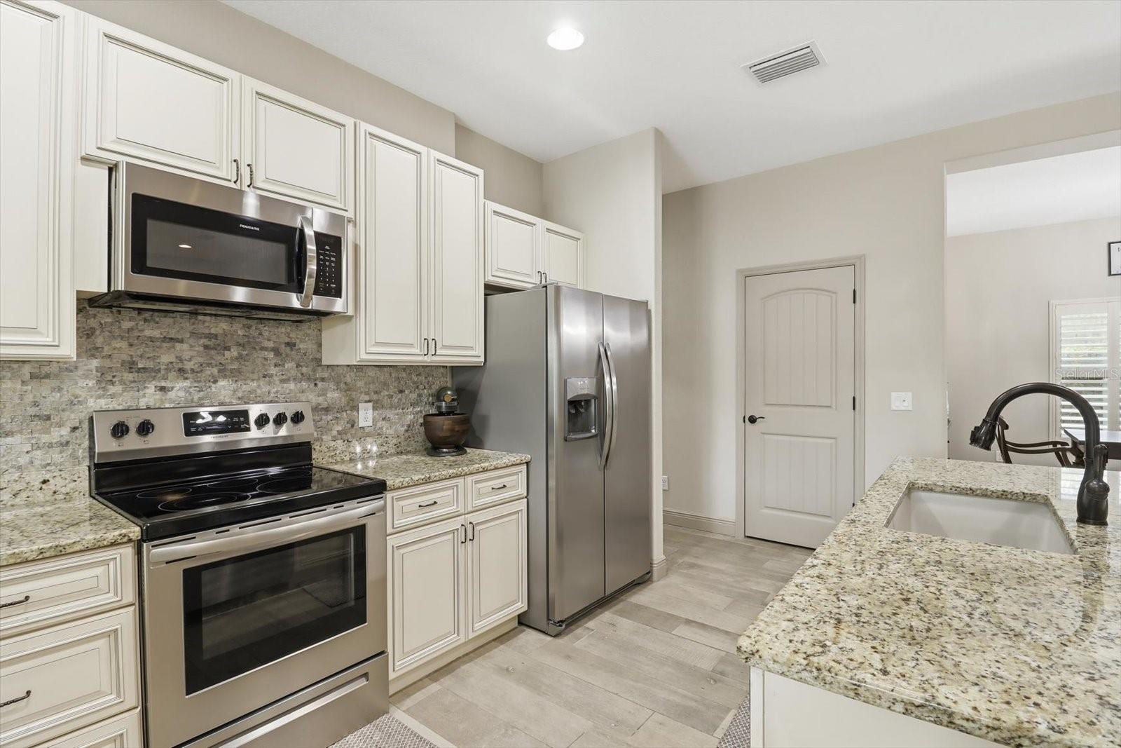 W7884646 Property Photo 18
