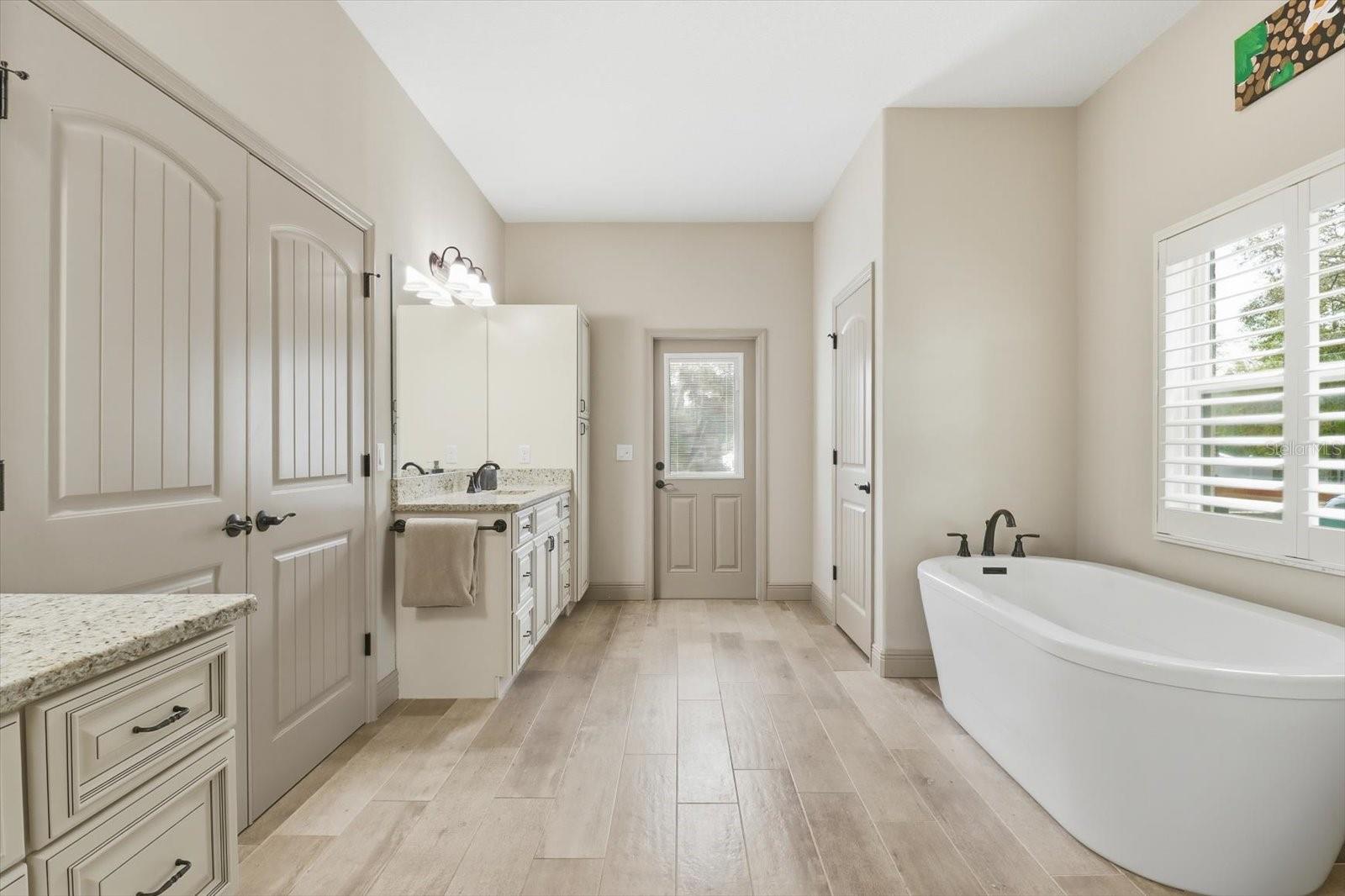 W7884646 Property Photo 27