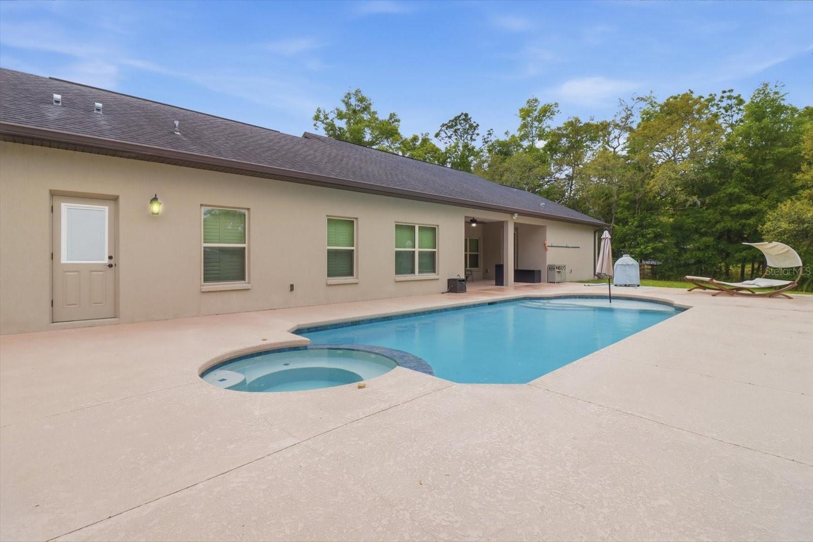 W7884646 Property Photo 47