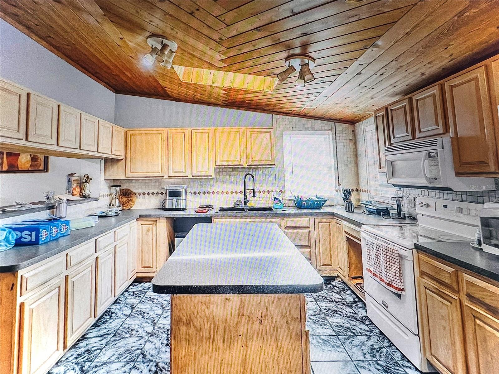 5543 Moog Rd Property Photo 8