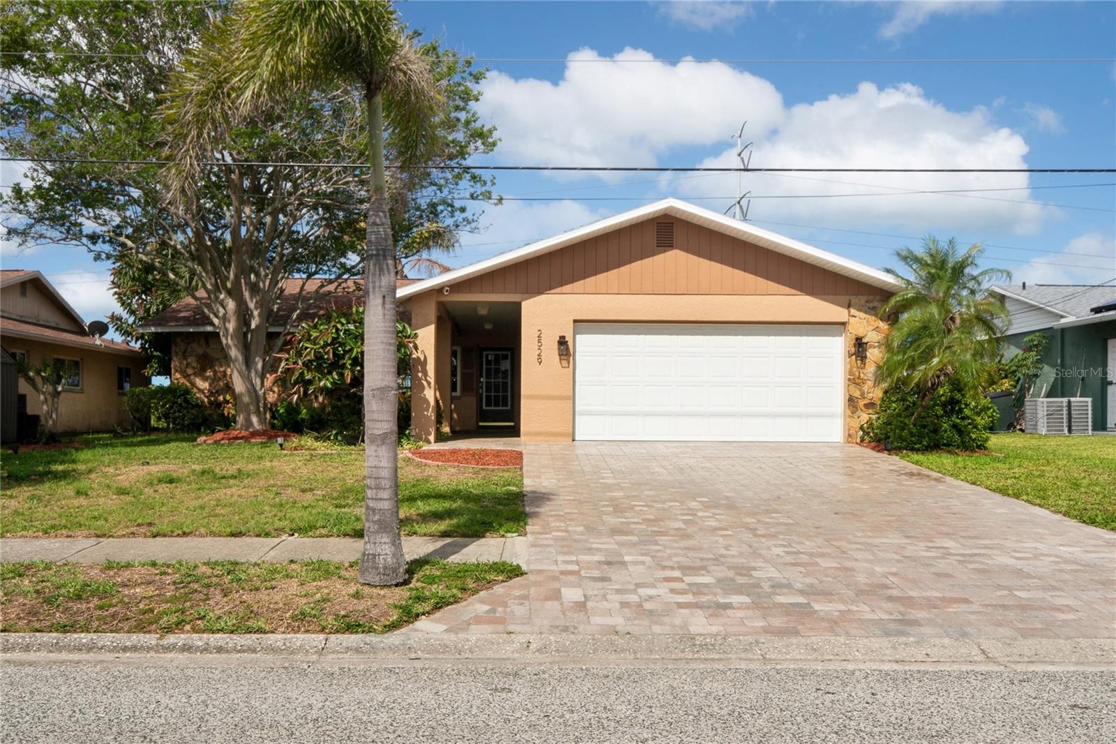 2529 San Luis Rd Property Photo 1