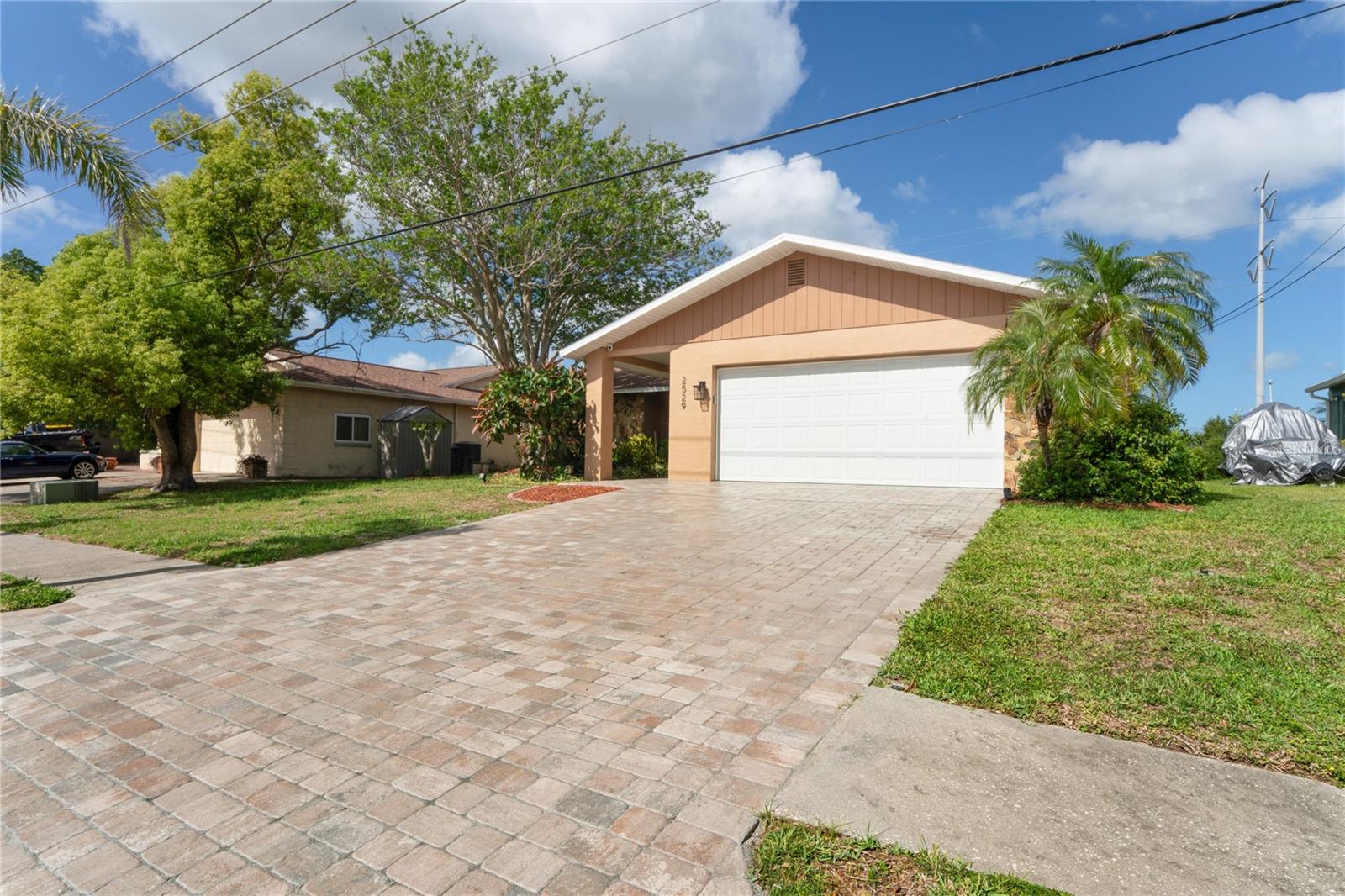2529 San Luis Rd Property Photo 3