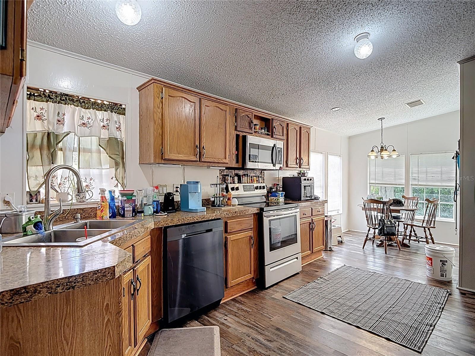 W7884686 Property Photo 17