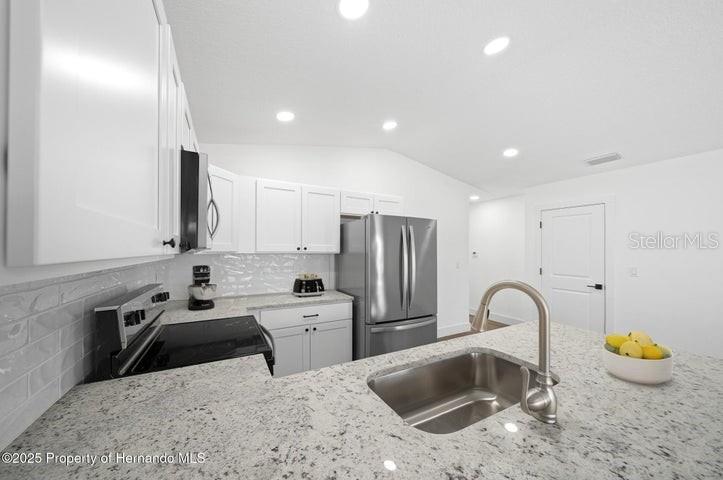 6356 Mariner Blvd Property Photo 4