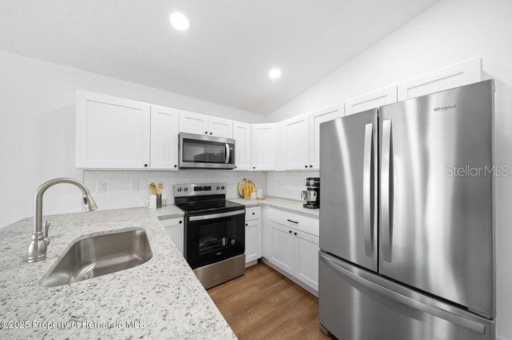 6356 Mariner Blvd Property Photo 5