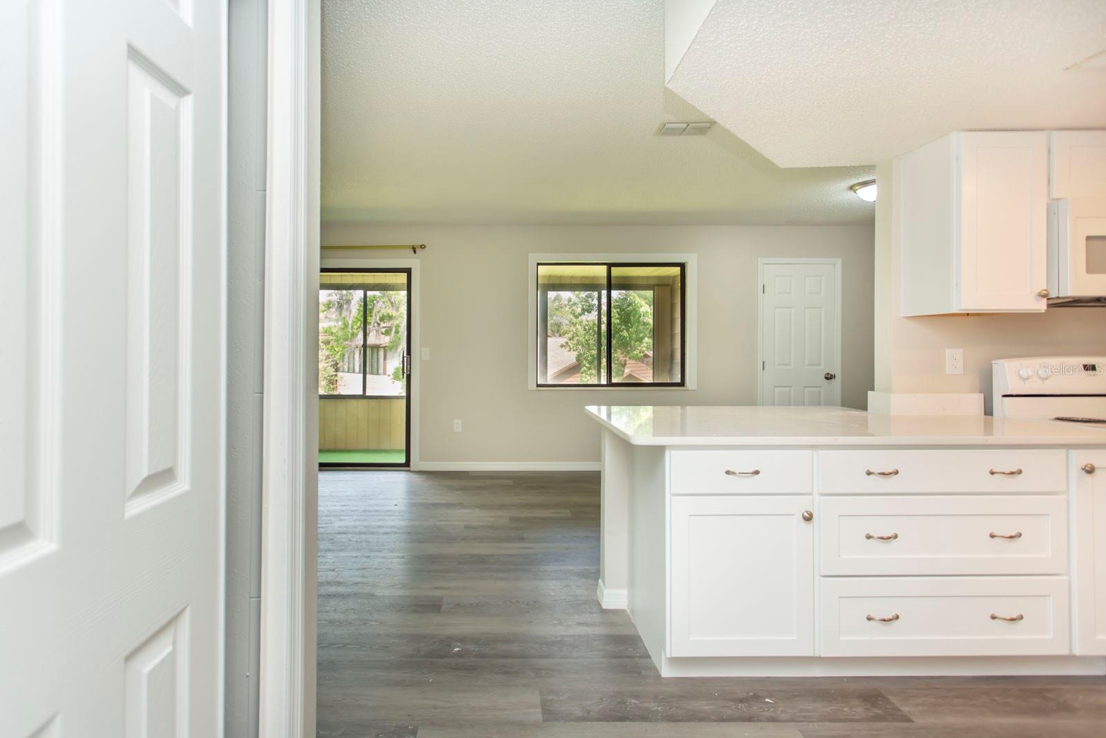 513 Fairways Cir #b Property Photo 3