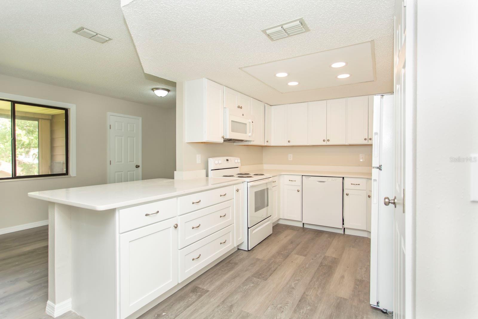513 Fairways Cir #b Property Photo 4