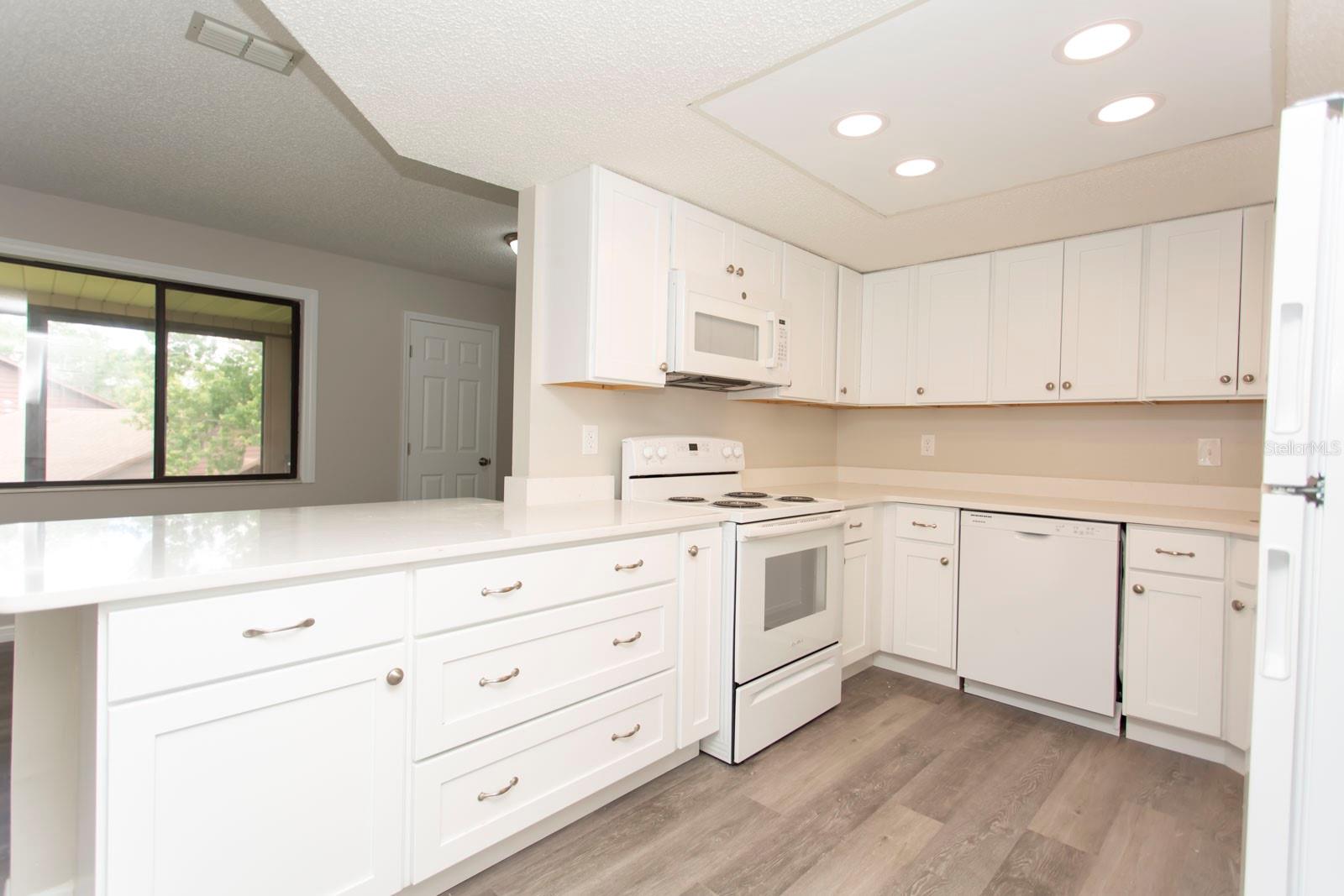 513 Fairways Cir #b Property Photo 6