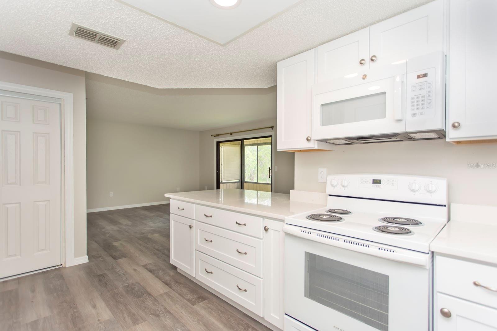 513 Fairways Cir #b Property Photo 7