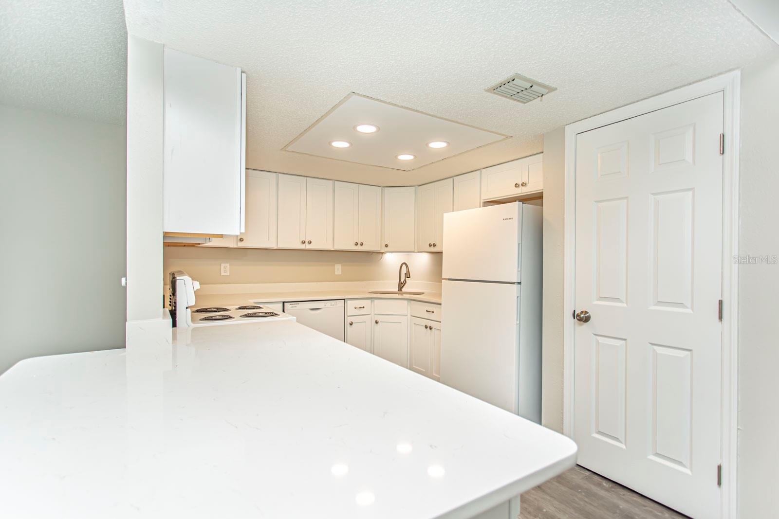 513 Fairways Cir #b Property Photo 8