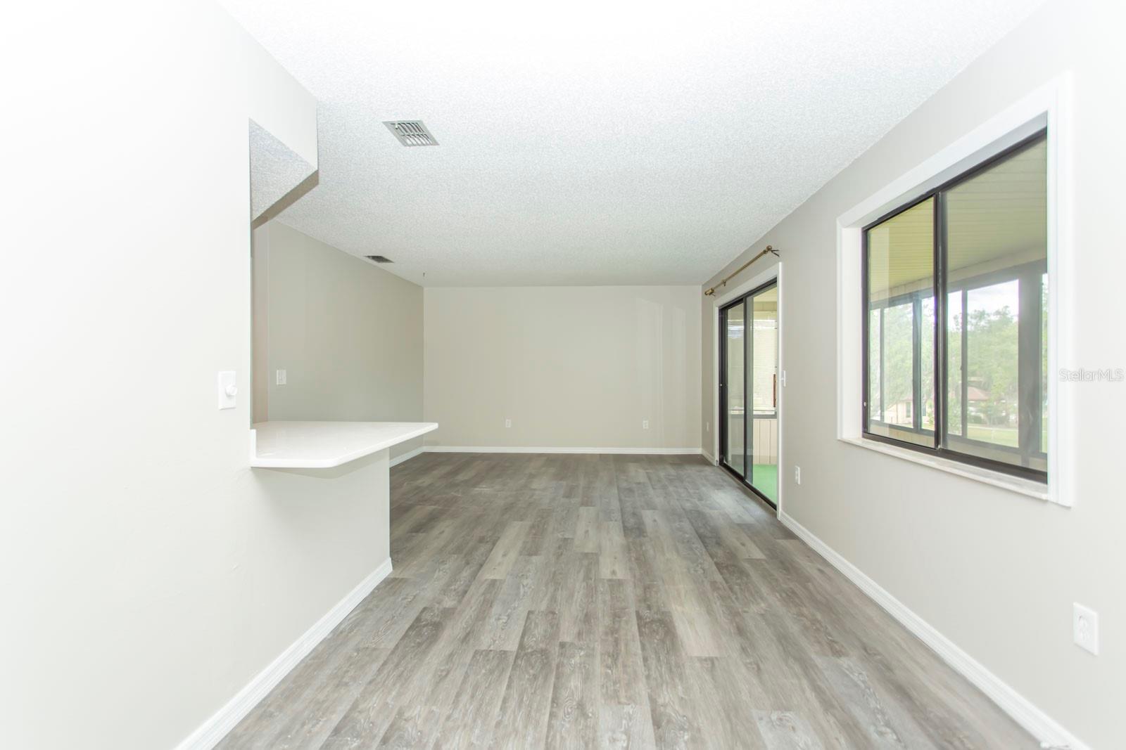 513 Fairways Cir #b Property Photo 10