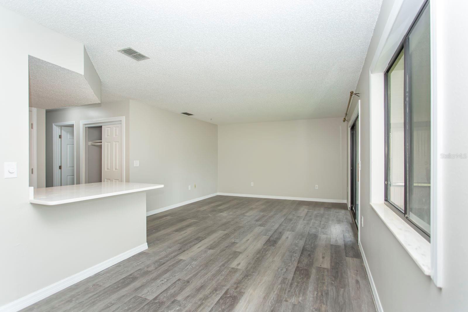 513 Fairways Cir #b Property Photo 11