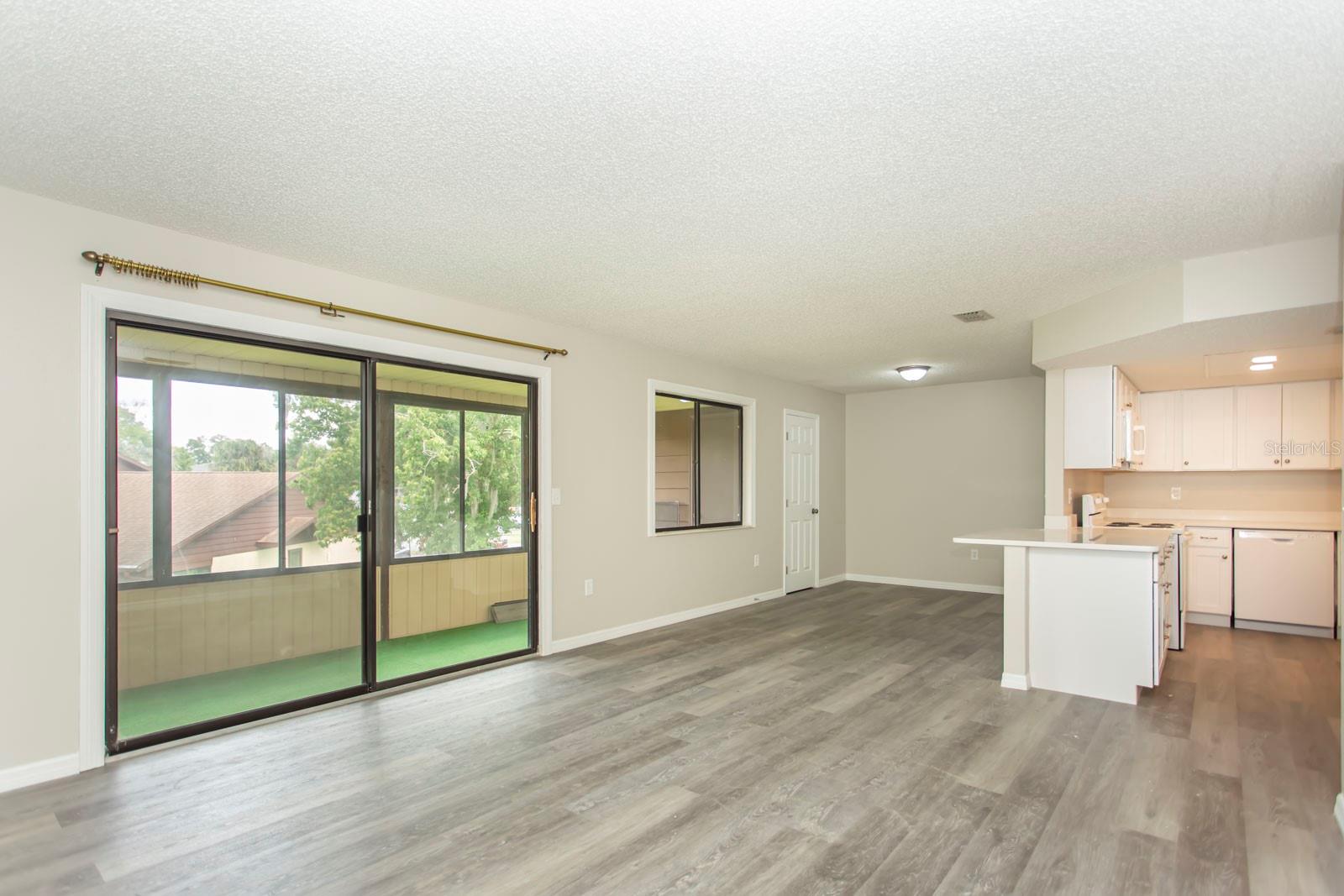513 Fairways Cir #b Property Photo 12