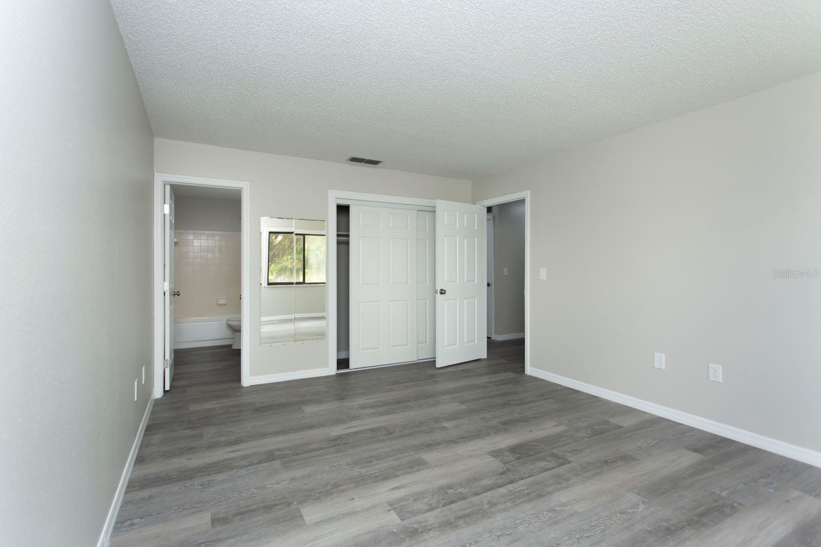 513 Fairways Cir #b Property Photo 16