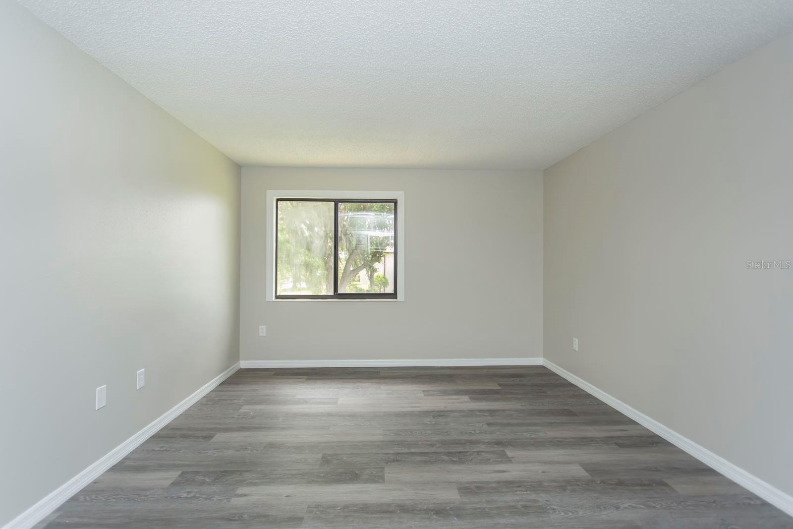 513 Fairways Cir #b Property Photo 17