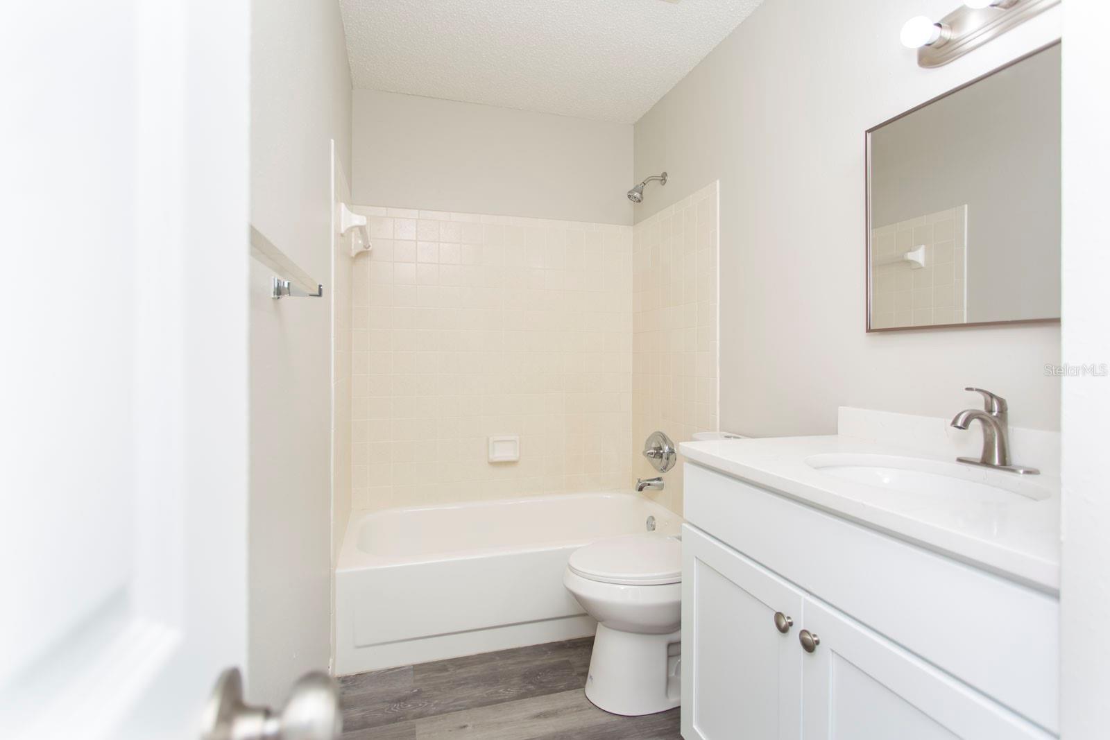 513 Fairways Cir #b Property Photo 18