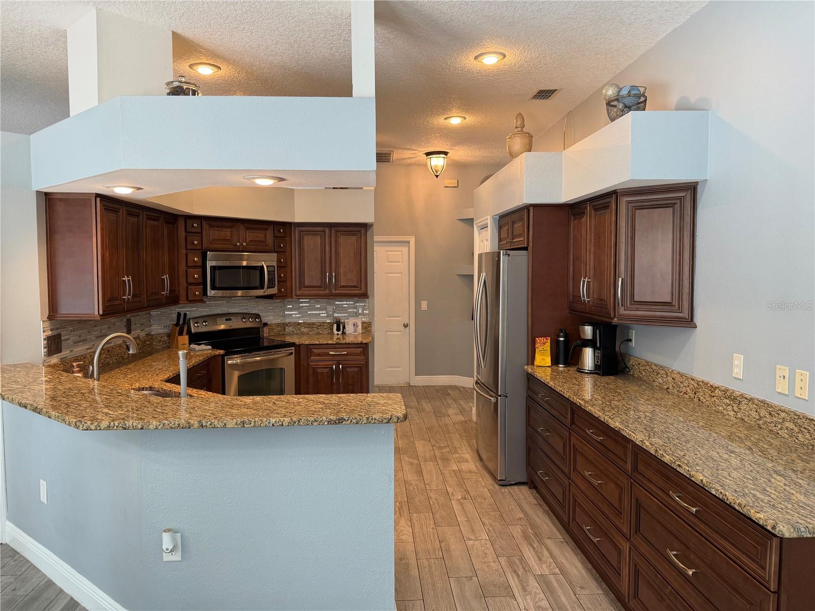 1616 Kinsmere Dr Property Photo 3