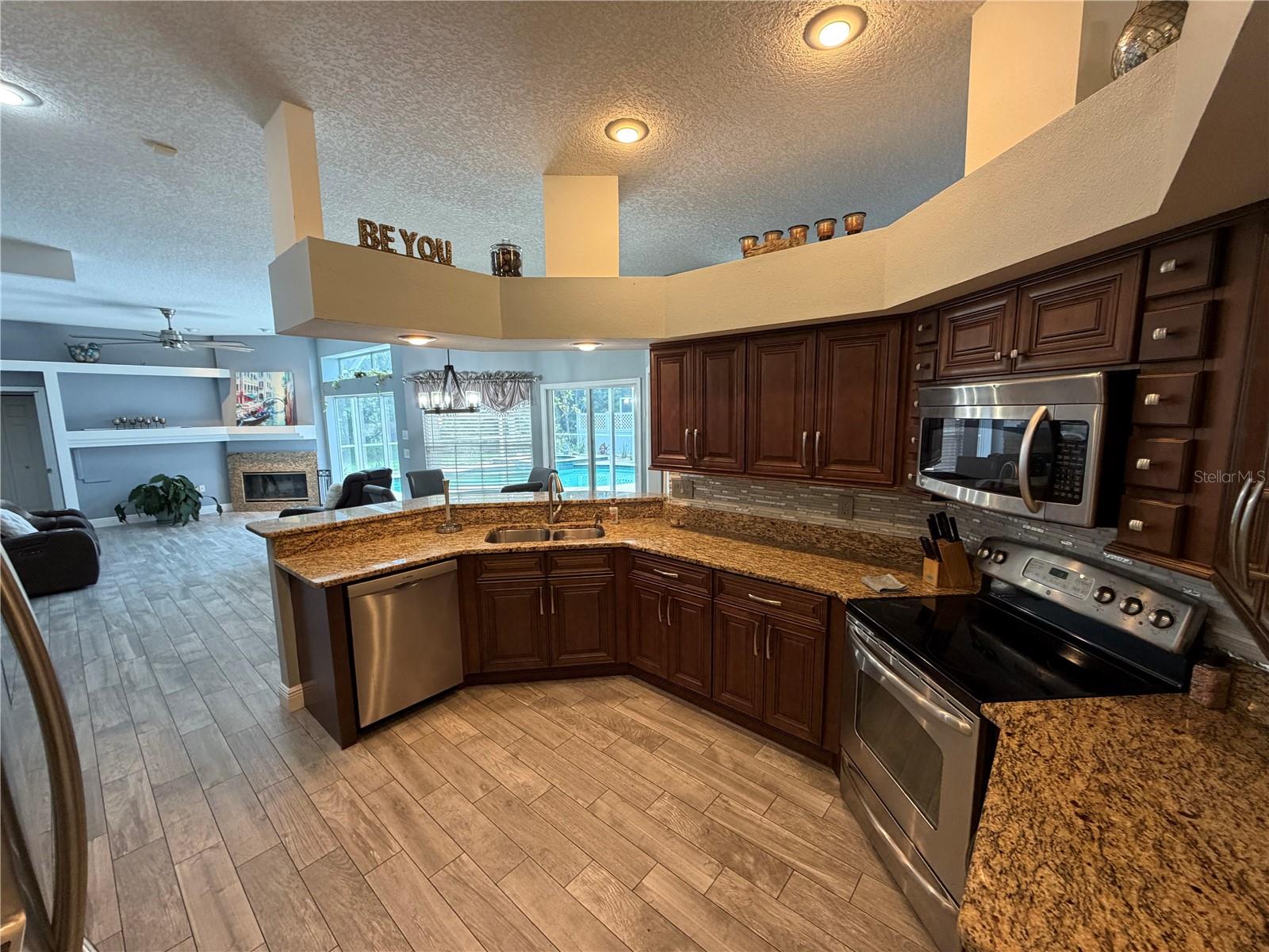 1616 Kinsmere Dr Property Photo 4