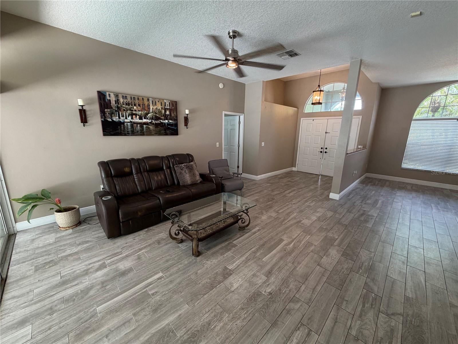 1616 Kinsmere Dr Property Photo 7