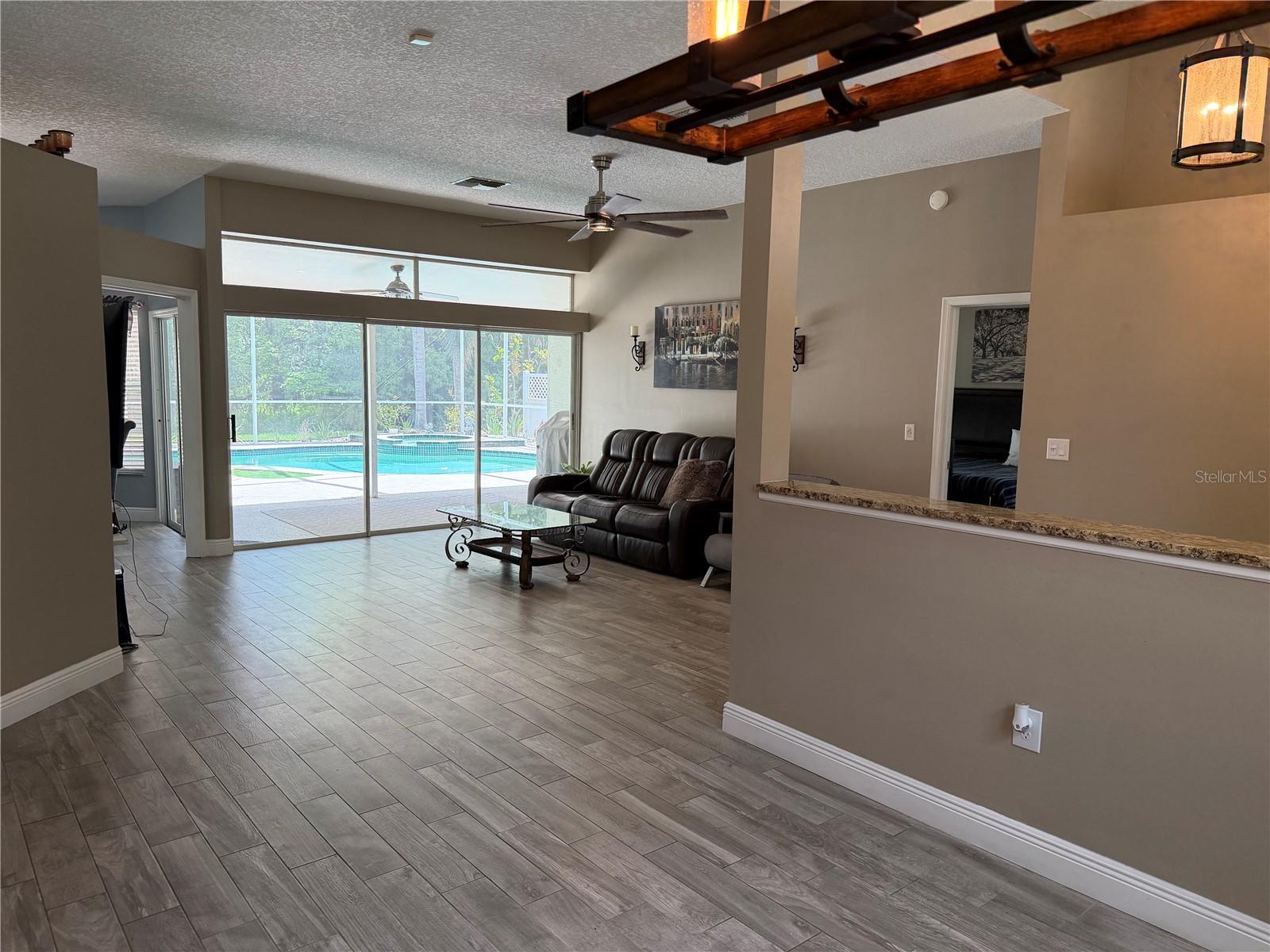 1616 Kinsmere Dr Property Photo 17