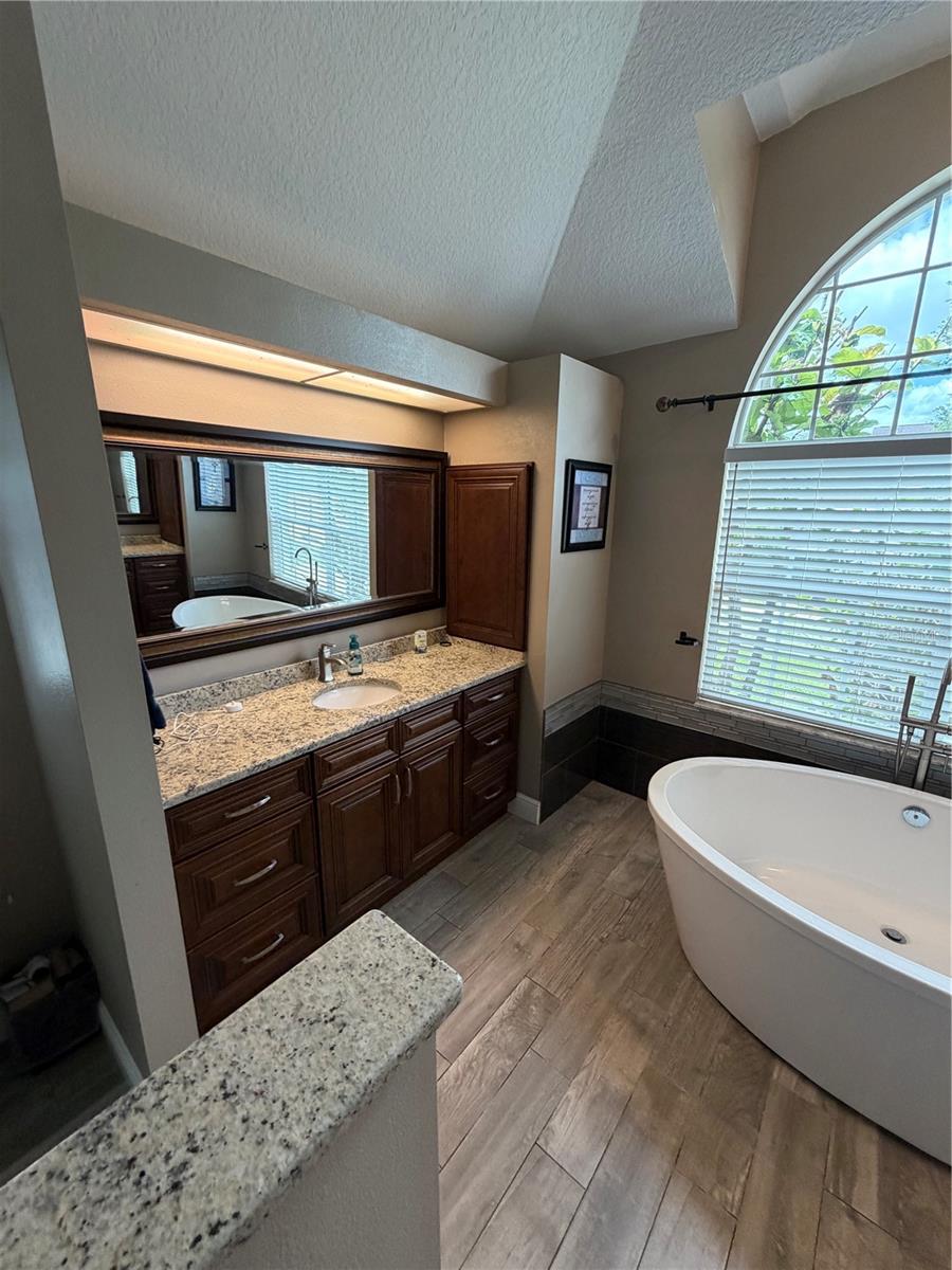 1616 Kinsmere Dr Property Photo 23