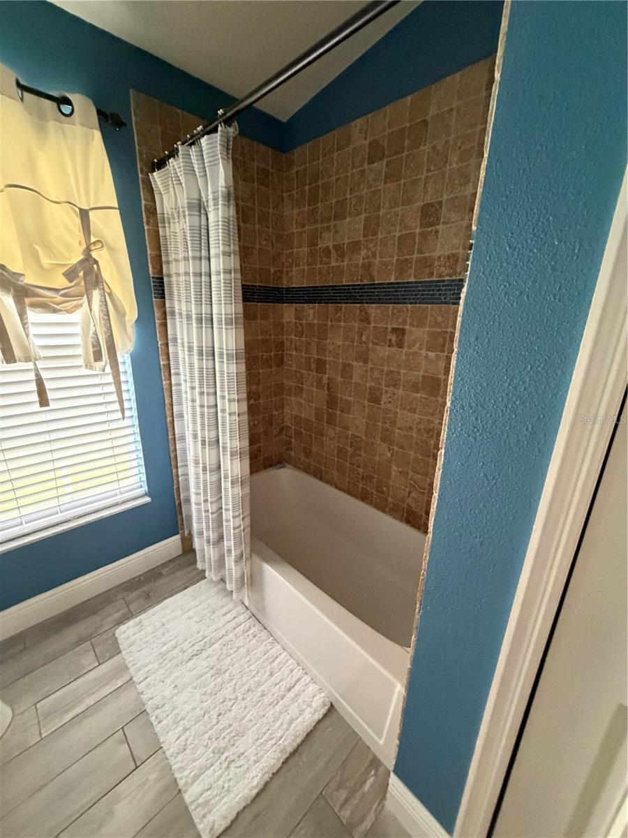 1616 Kinsmere Dr Property Photo 39