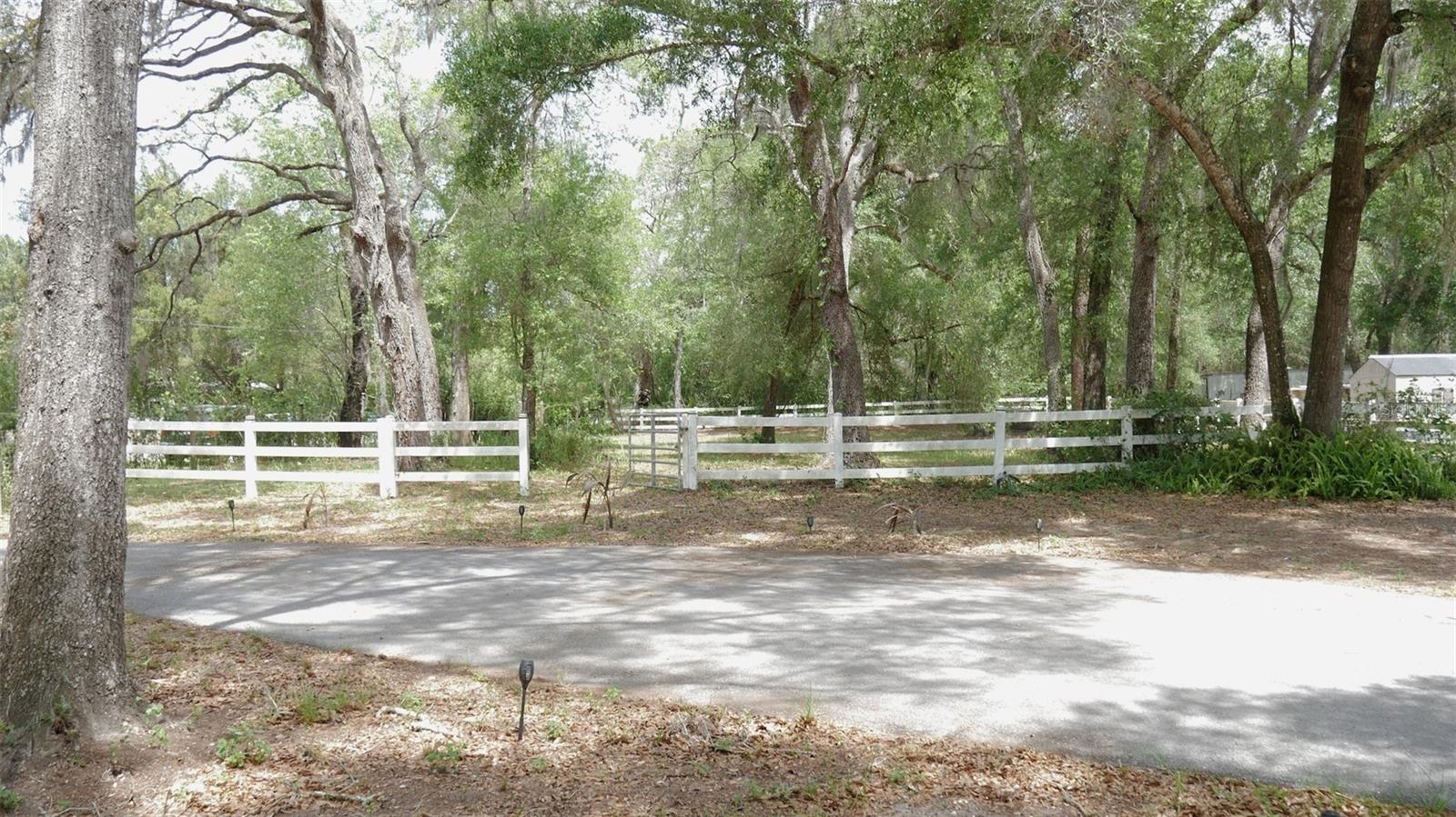 17622 Caufield Rd Property Photo 3