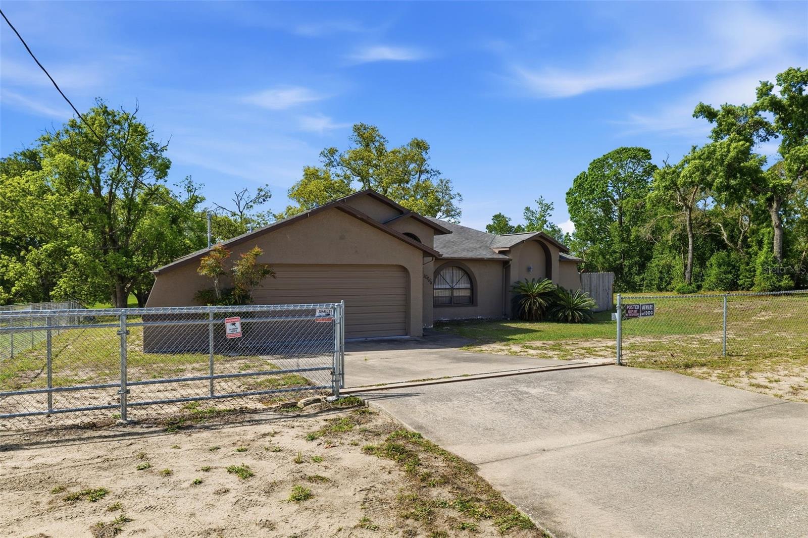 10464 Maderia St Property Photo 4