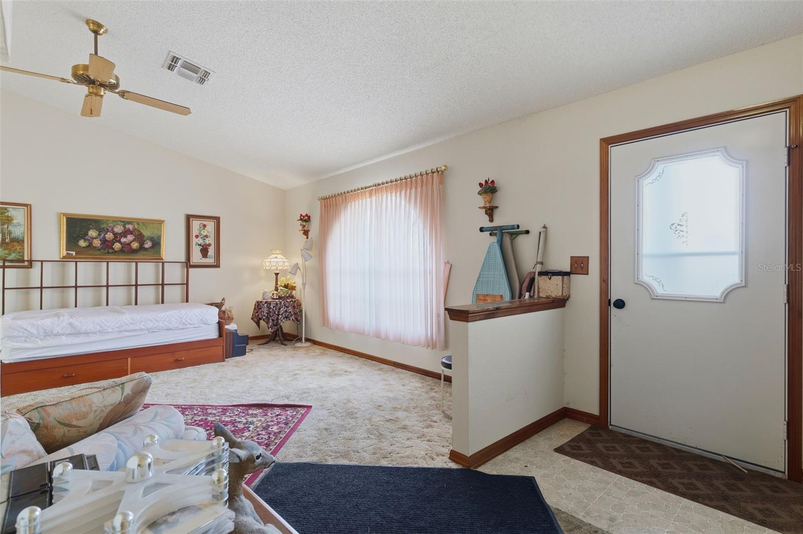 10464 Maderia St Property Photo 5