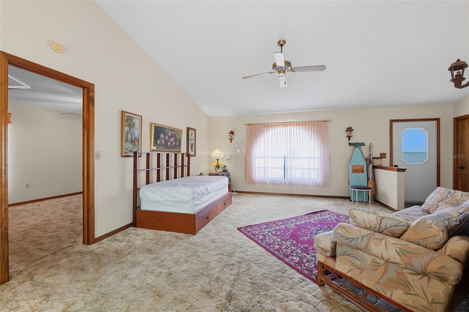 10464 Maderia St Property Photo 6