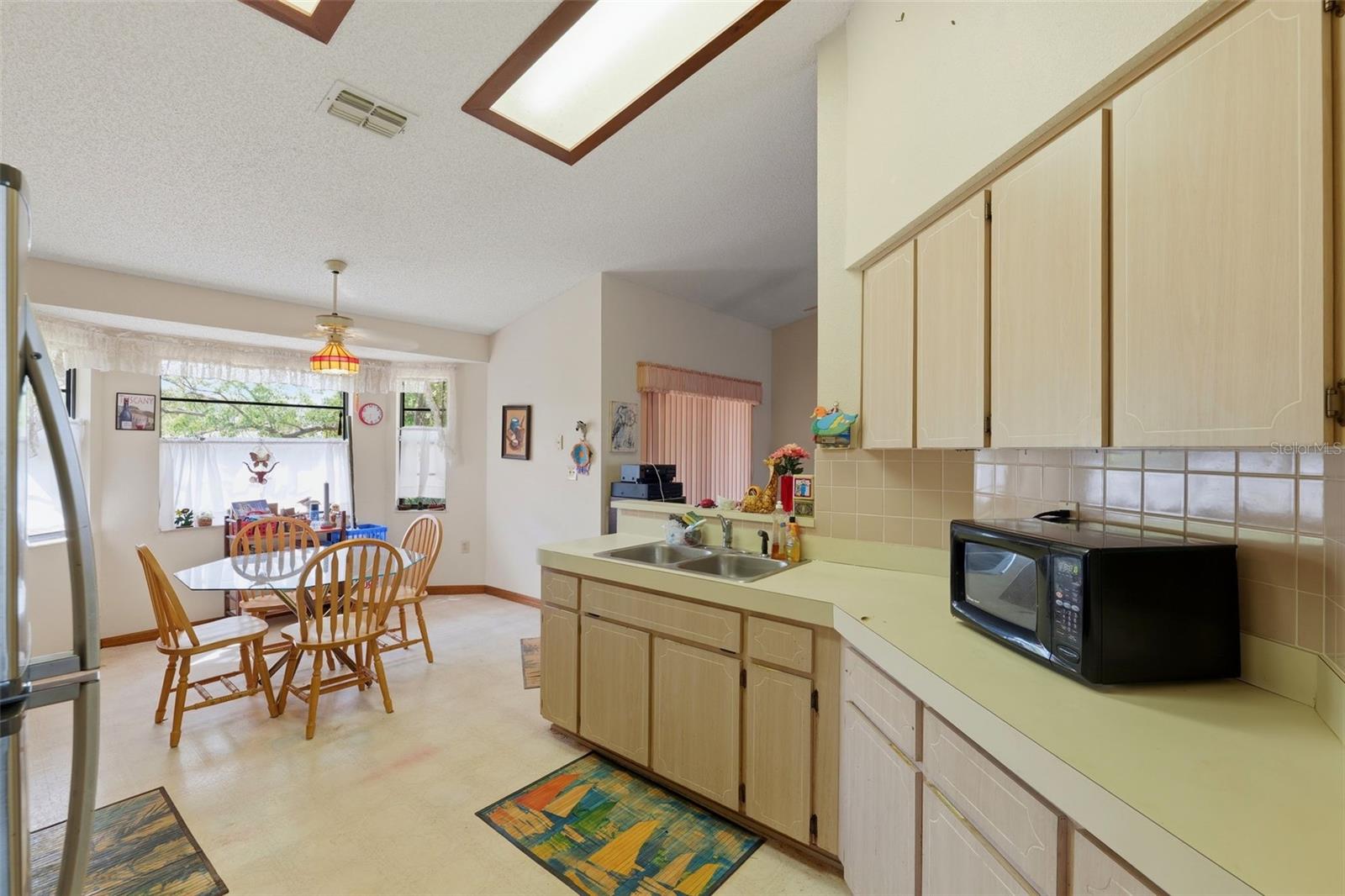 10464 Maderia St Property Photo 8