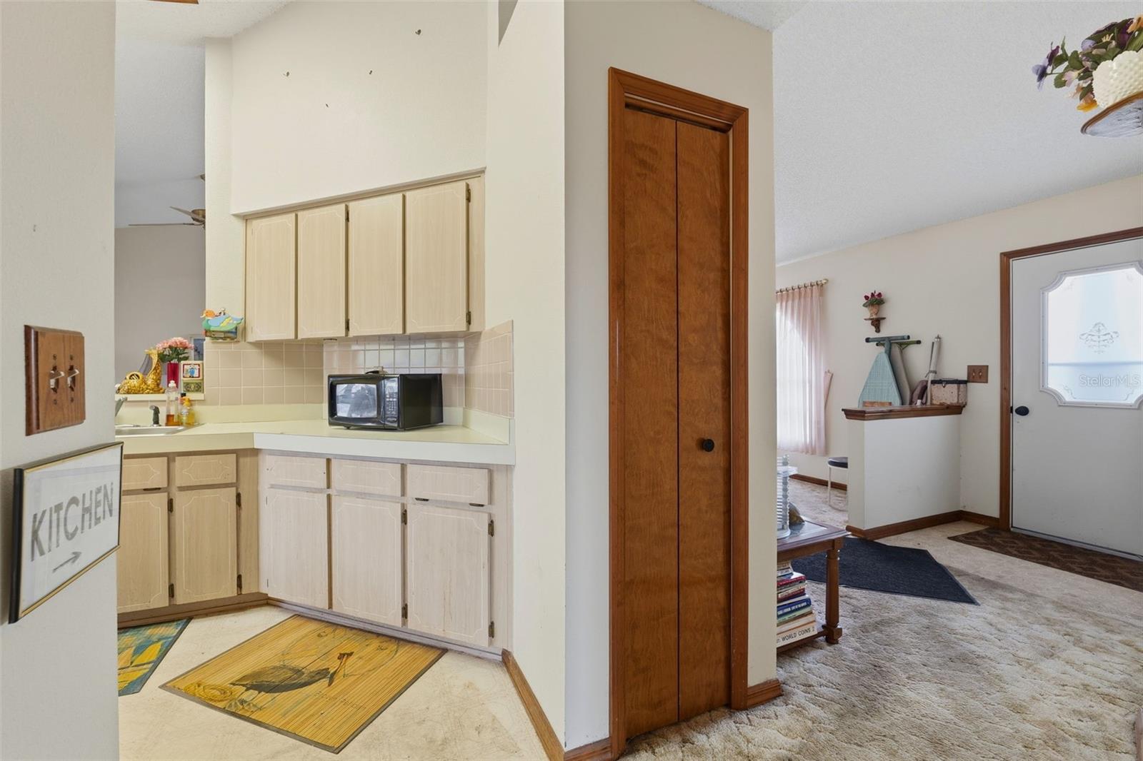 10464 Maderia St Property Photo 11