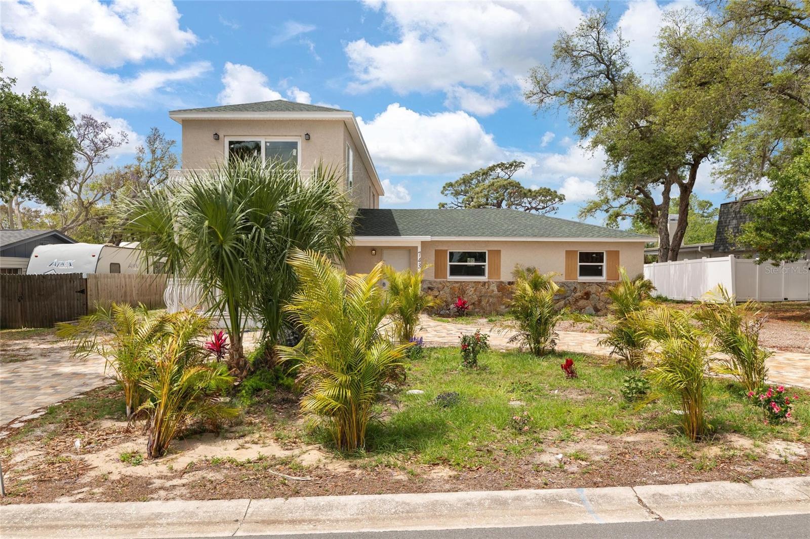 743 Bayshore Dr Property Photo 2