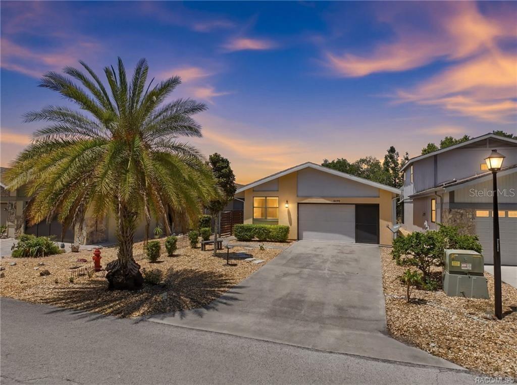 5198 S Riverview Cir Property Photo 1