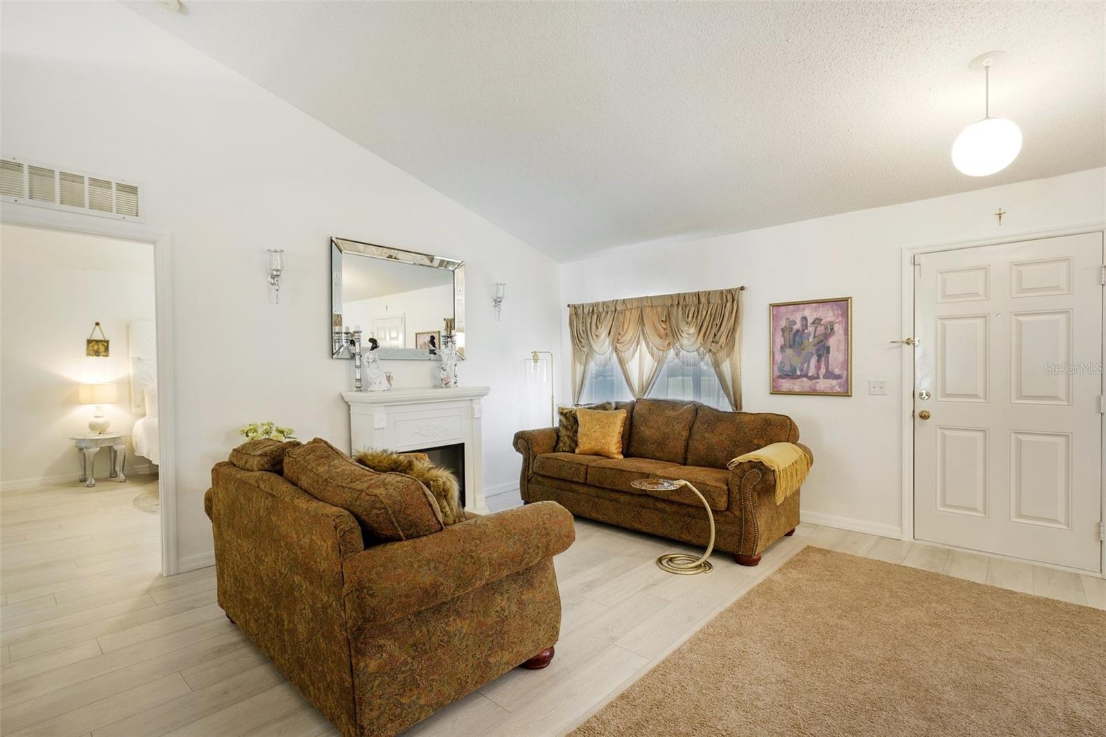 10423 Bradford St Property Photo 13