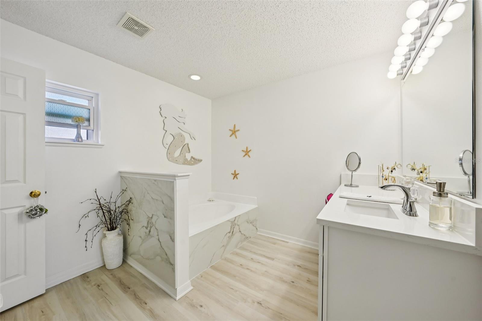 10423 Bradford St Property Photo 16