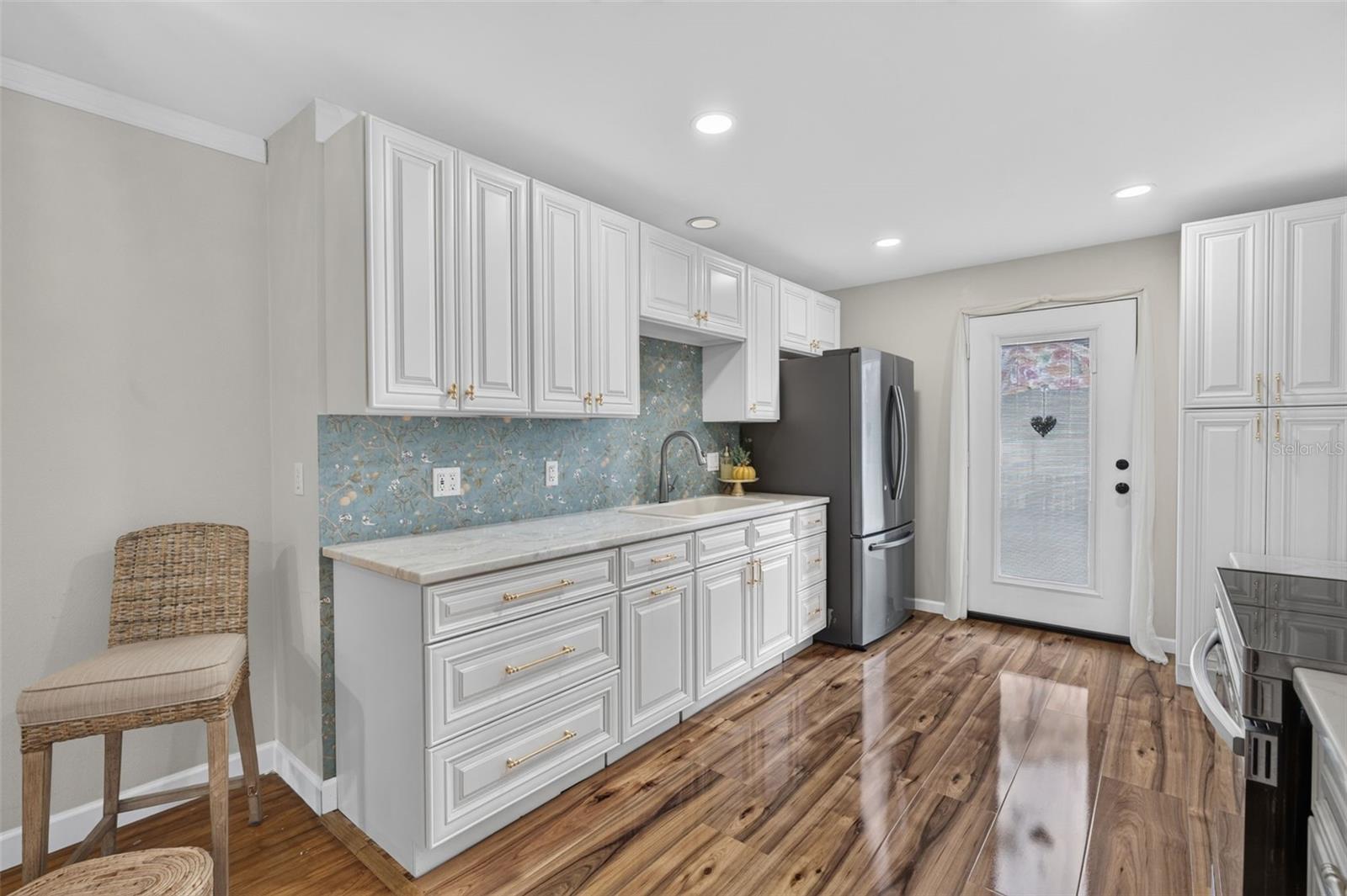 519 Norfolk St Property Photo 4