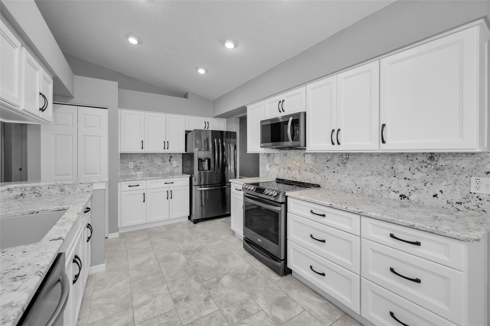 1300 Fallowfield Dr Property Photo 10