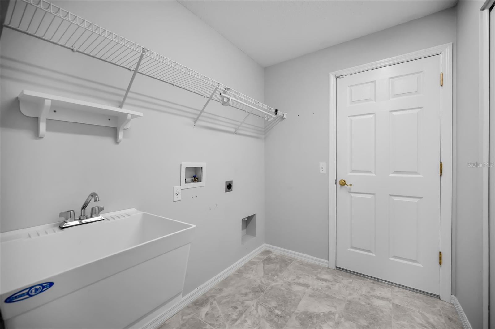 1300 Fallowfield Dr Property Photo 27