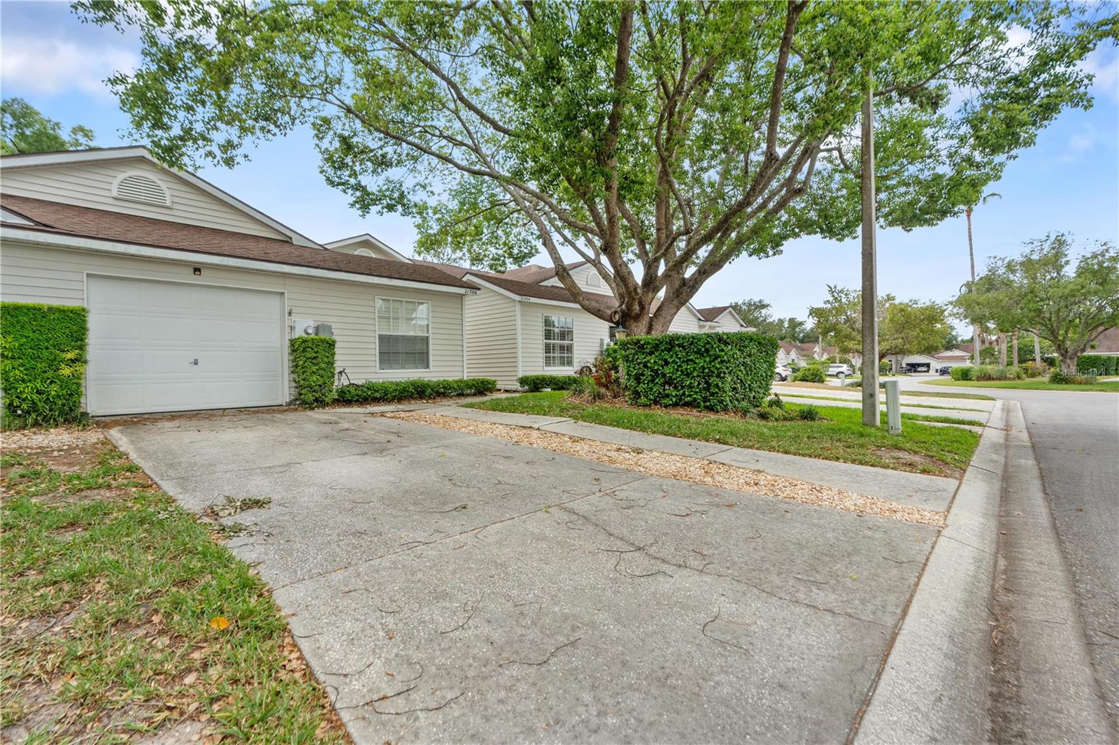 21506 Gray Tern Ct Property Photo 3