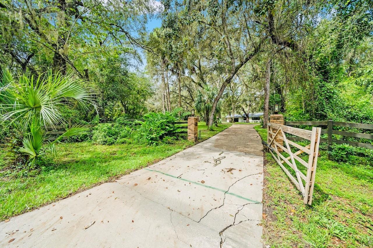 10245 E Trails End Rd Property Photo 5