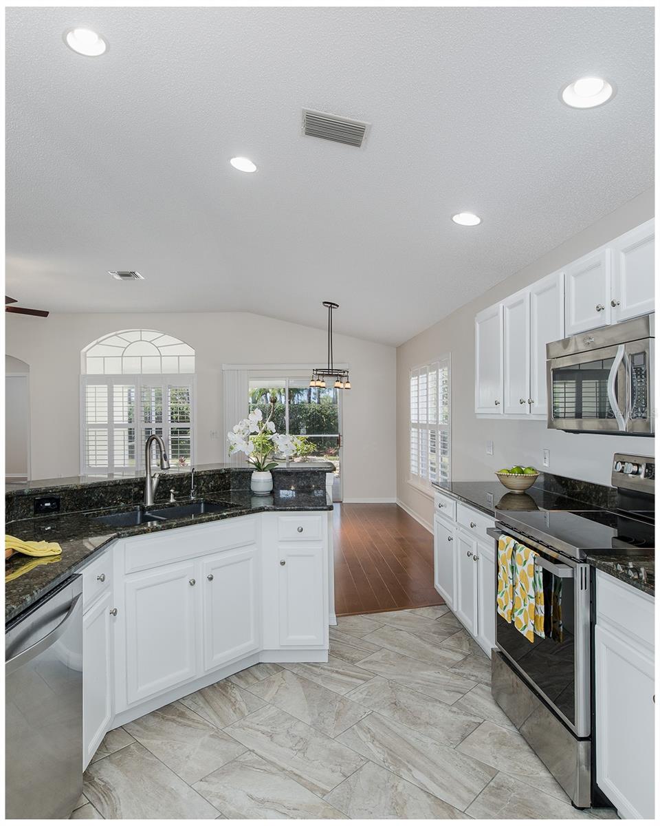 11428 Hidden Cove Ct Property Photo 14