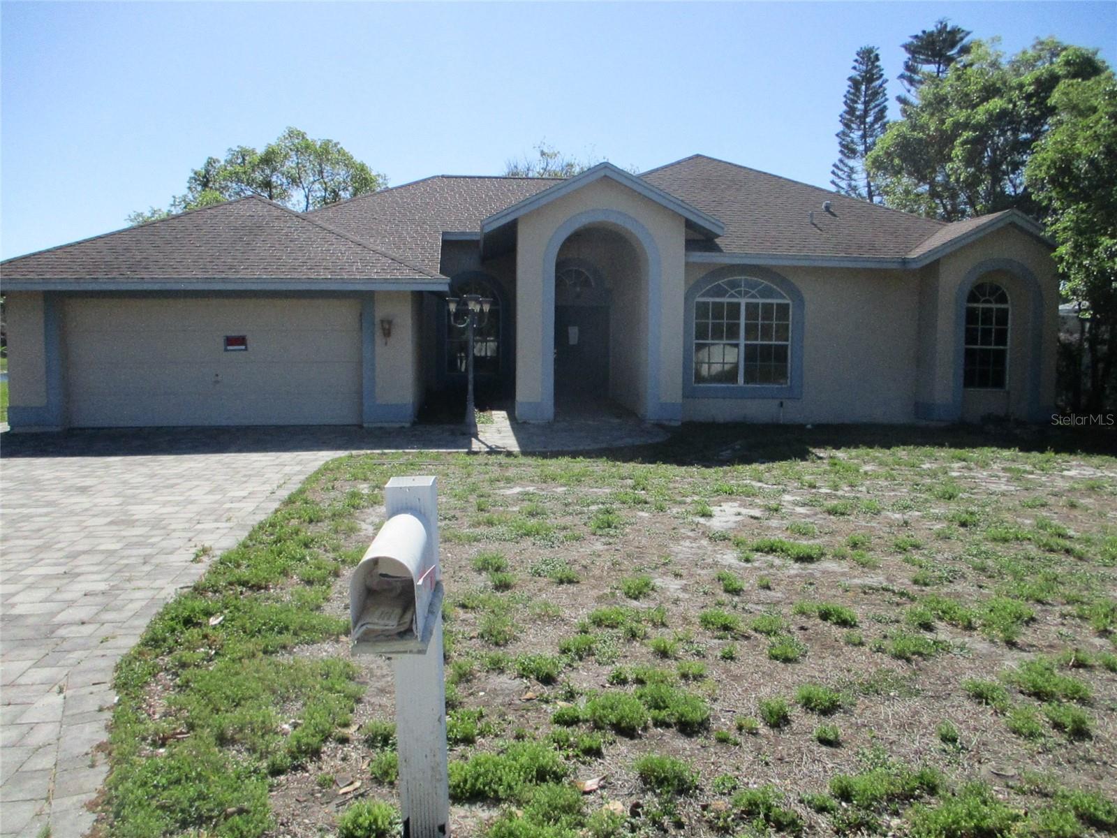 8904 PLANTERS LN